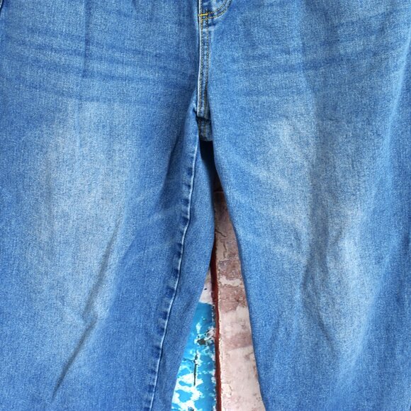 Women's Forever 21 Jeans High Rise Straight Leg SIZE 31 Medium Wash - Picture 4 of 10